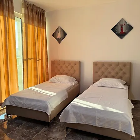 Ξενοδοχείο Aerostay 3*