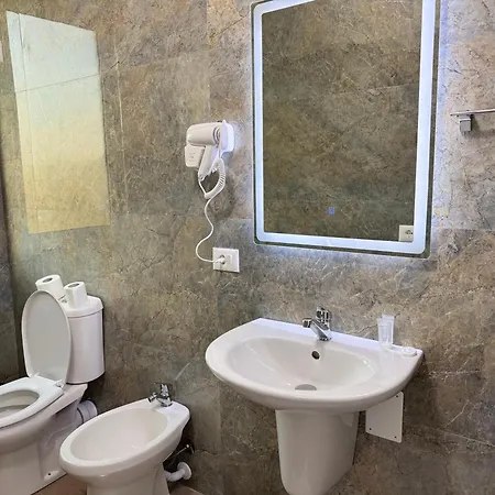 Ξενοδοχείο Aerostay 3*