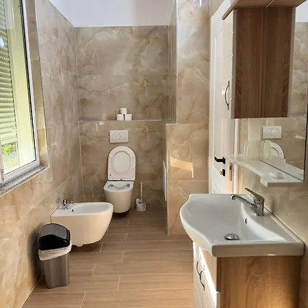 酒店 Aerostay Rinas