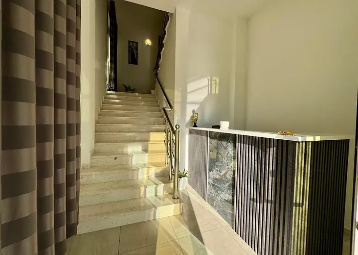 Aerostay Hotel Rinas